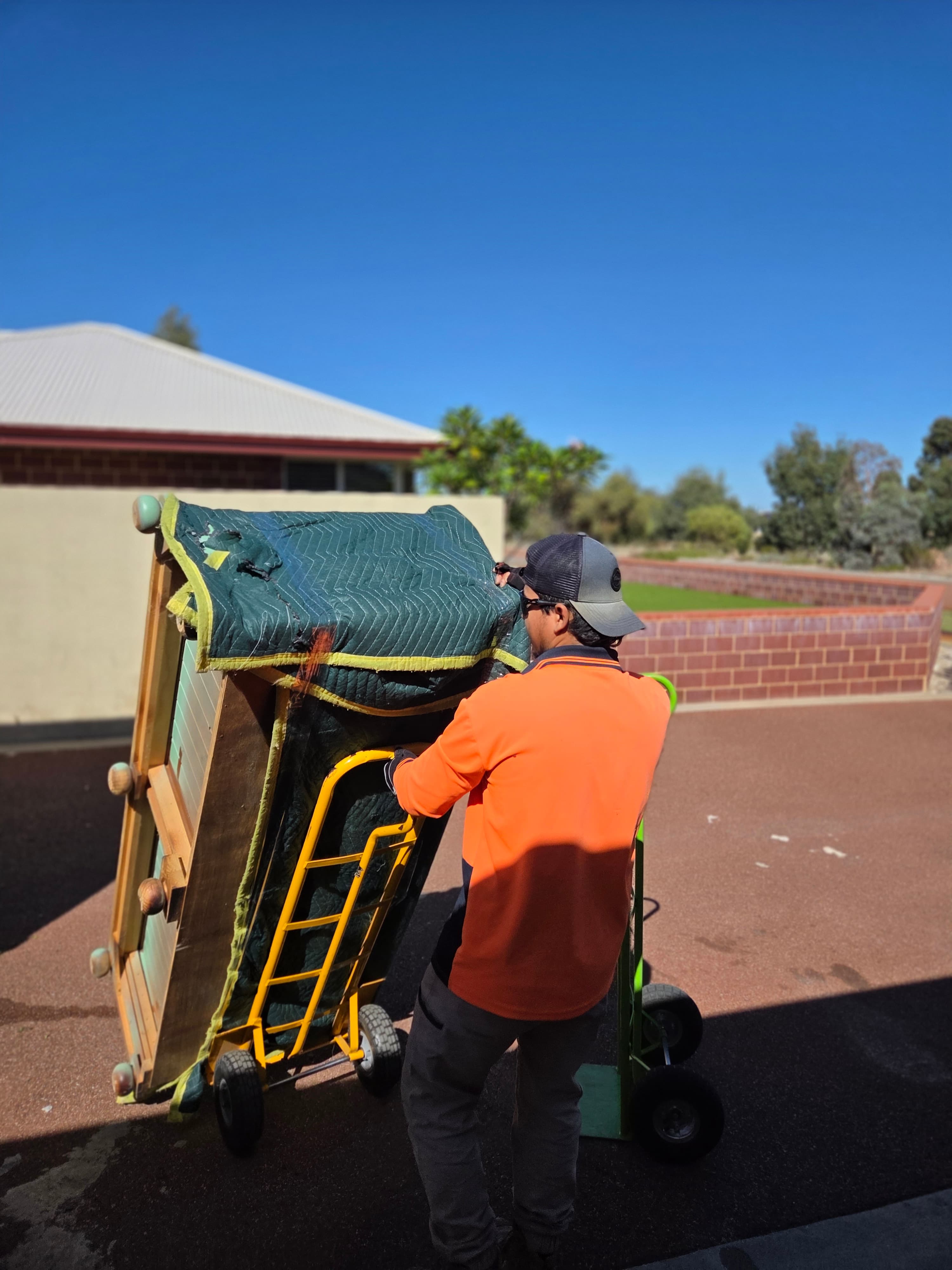 Awesome Mate Removals crew on a Perth home move